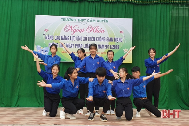 Giúp học sinh Hà Tĩnh tìm hiểu quy tắc ứng xử trên không gian mạng