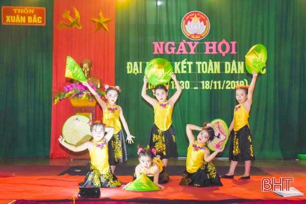 Tưng bừng ngày hội Đại đoàn kết toàn dân tộc ở thôn Xuân Bắc