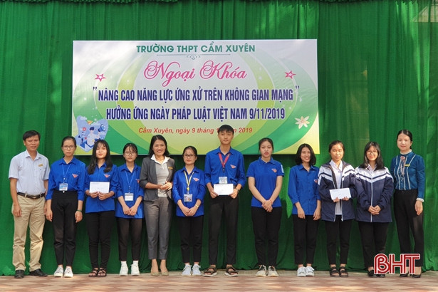 Giúp học sinh Hà Tĩnh tìm hiểu quy tắc ứng xử trên không gian mạng