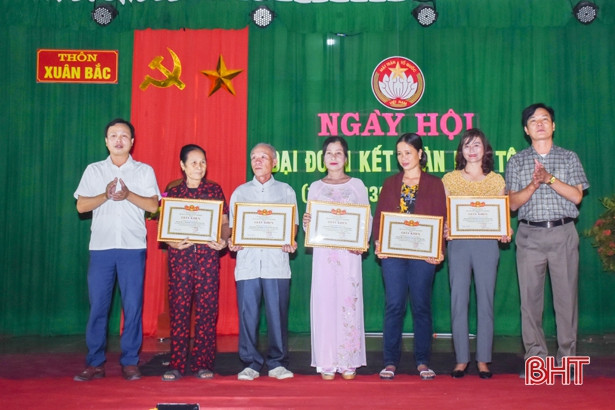 Tưng bừng ngày hội Đại đoàn kết toàn dân tộc ở thôn Xuân Bắc