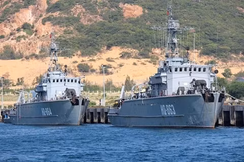 Ngạc nhiên chiến hạm vỏ gỗ của Hải quân Việt Nam