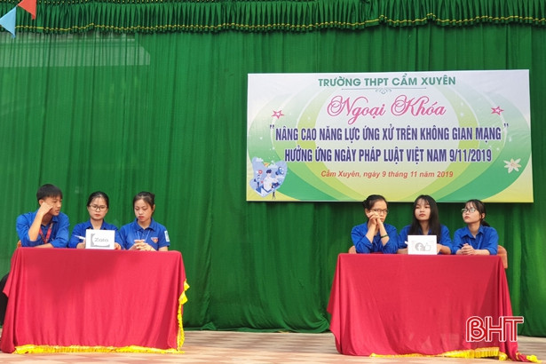 Giúp học sinh Hà Tĩnh tìm hiểu quy tắc ứng xử trên không gian mạng