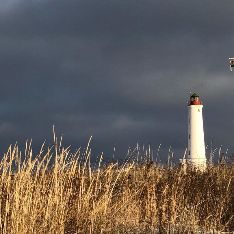 Bờ biển xuất hiện trứng băng kỳ lạ