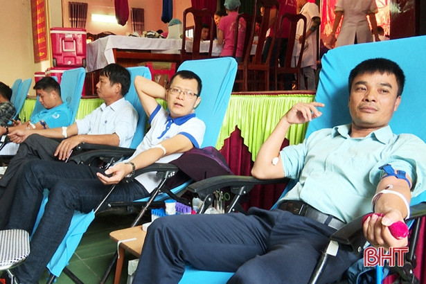 Gần 700 tình nguyện viên tham gia ngày hội hiến máu tại Đức Thọ