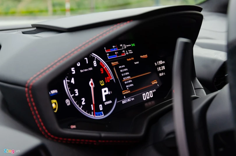 Lamborghini Huracan LP 610-4 chính hãng đầu tiên Việt Nam tái xuất