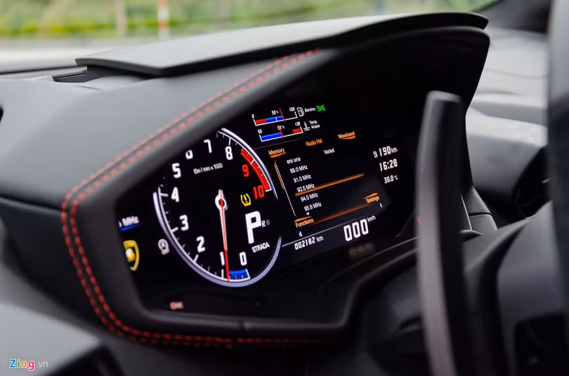 Lamborghini Huracan LP 610-4 chính hãng đầu tiên Việt Nam tái xuất