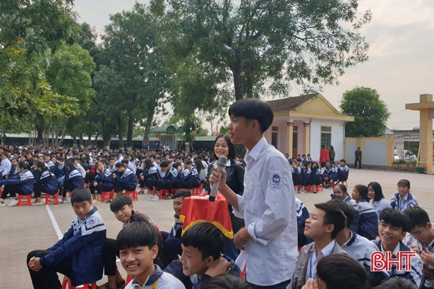 Giúp học sinh Hà Tĩnh tìm hiểu quy tắc ứng xử trên không gian mạng