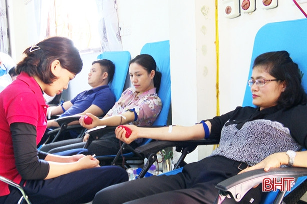 Gần 700 tình nguyện viên tham gia ngày hội hiến máu tại Đức Thọ