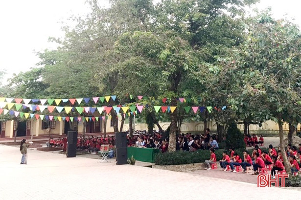 Học sinh Hương Sơn chia sẻ yêu thương với nạn nhân chất độc da cam