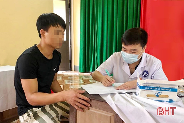 Trại tạm giam Công an Hà Tĩnh phối hợp khám, chữa bệnh cho phạm nhân