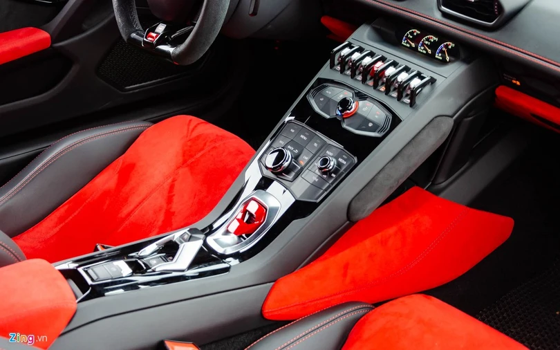 Lamborghini Huracan LP 610-4 chính hãng đầu tiên Việt Nam tái xuất