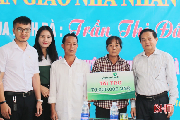 Đoàn ĐBQH Hà Tĩnh phối hợp trao nhà nhân ái cho hộ nghèo