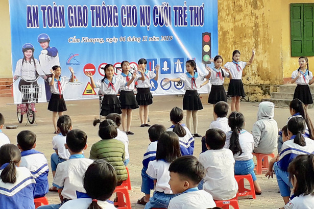 Hơn 600 học sinh miền biển được tuyên truyền Luật Giao thông đường bộ
