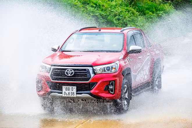 Bán tải giảm giá hàng loạt, cao nhất 160 triệu đồng