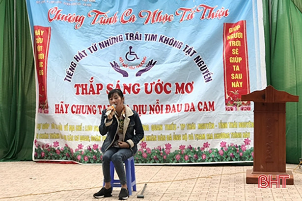 Học sinh Hương Sơn chia sẻ yêu thương với nạn nhân chất độc da cam