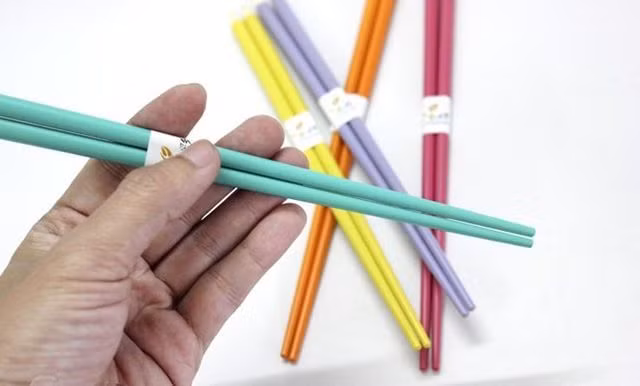 Phát hiện đũa có những đặc điểm này cần vứt ngay