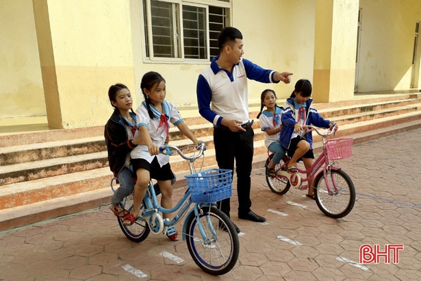 Hơn 600 học sinh miền biển được tuyên truyền Luật Giao thông đường bộ