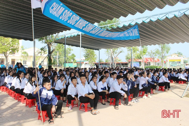 Học sinh trung học “rung chuông vàng” tìm hiểu sức khỏe sinh sản