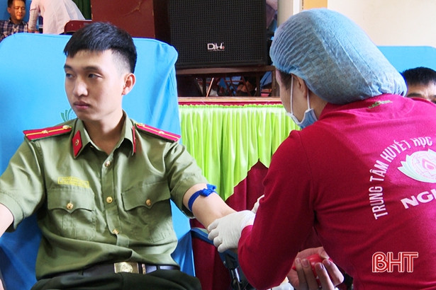 Gần 700 tình nguyện viên tham gia ngày hội hiến máu tại Đức Thọ