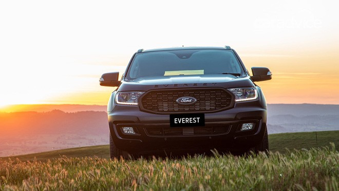 Ford Everst Sport 2020 ra mắt, tăng tốc đối đầu Toyota Fortuner