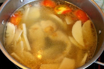 Chua chua canh cá nấu măng tươi cho ngày se lạnh