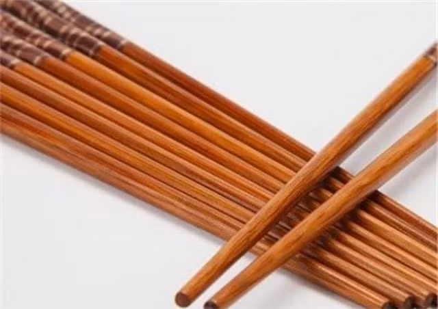 Phát hiện đũa có những đặc điểm này cần vứt ngay