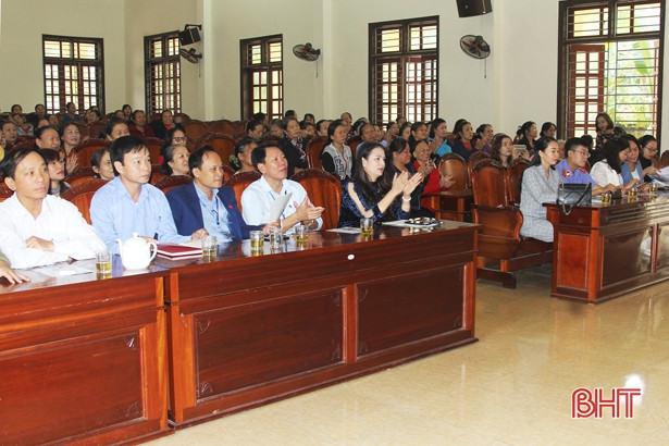 Phụ nữ Hà Tĩnh hào hứng với “Ngày hội pháp luật”
