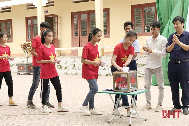 Học sinh Hương Sơn chia sẻ yêu thương với nạn nhân chất độc da cam