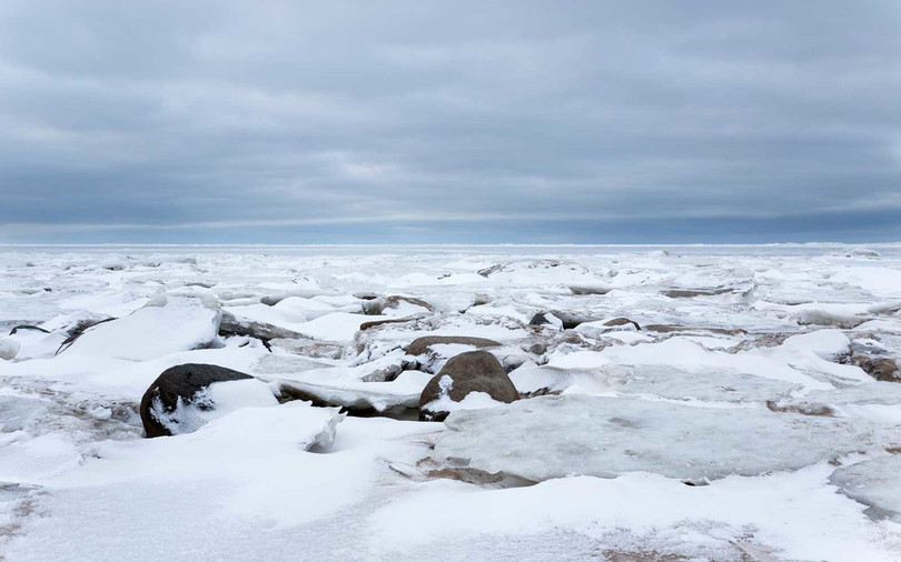 Bờ biển xuất hiện trứng băng kỳ lạ