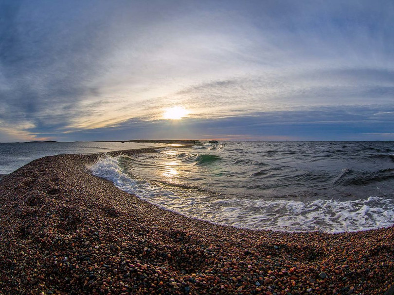 Bờ biển xuất hiện trứng băng kỳ lạ