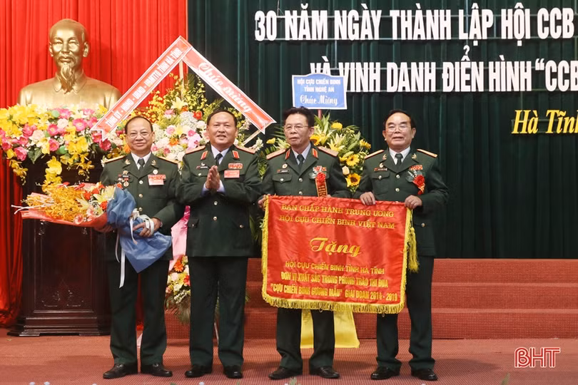 Hà Tĩnh long trọng kỷ niệm 30 năm thành lập Hội Cựu chiến binh và vinh danh điển hình