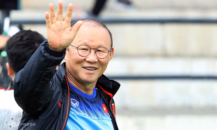 HLV Park Hang-seo ký hợp đồng mới với VFF