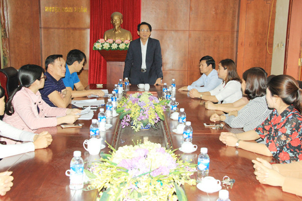 Nghi Xuân trao quyết định tuyển dụng 9 nhân viên vào làm việc tại trường mầm non