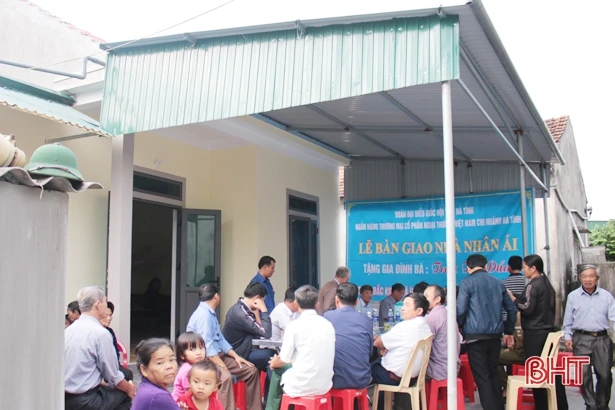 Đoàn ĐBQH Hà Tĩnh phối hợp trao nhà nhân ái cho hộ nghèo