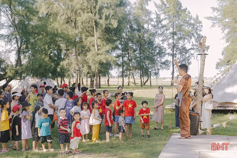 Lung linh sắc màu Trung thu trên “ốc đảo” Hồng Lam