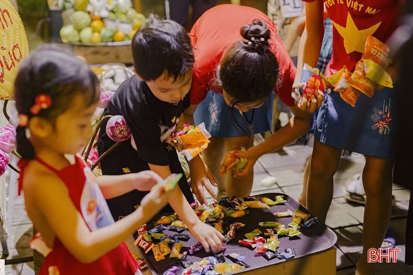 Lung linh sắc màu Trung thu trên “ốc đảo” Hồng Lam