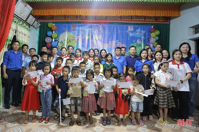 Đêm “Vui hội trăng rằm” của trẻ em nghèo Kỳ Thượng