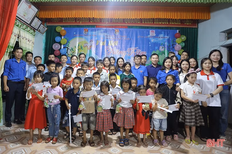 Đêm “Vui hội trăng rằm” của trẻ em nghèo Kỳ Thượng