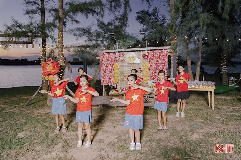 Lung linh sắc màu Trung thu trên “ốc đảo” Hồng Lam