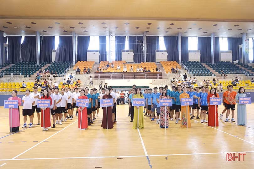 8 đội tranh tài Giải Bóng chuyền kỷ niệm ngành Kiểm tra Đảng