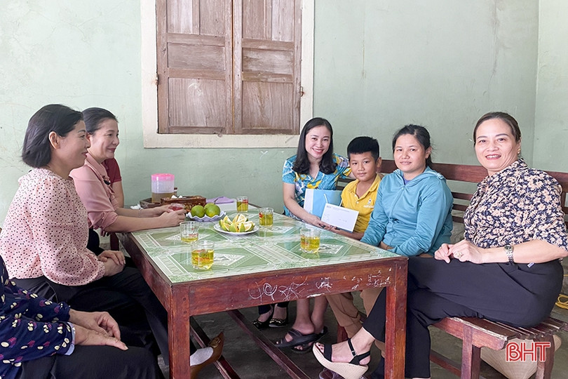 Phụ nữ Hà Tĩnh huy động gần 1,2 tỷ đồng tặng quà trung thu cho trẻ em 