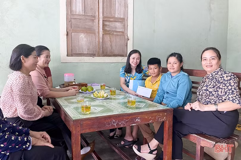 Phụ nữ Hà Tĩnh huy động gần 1,2 tỷ đồng tặng quà trung thu cho trẻ em 