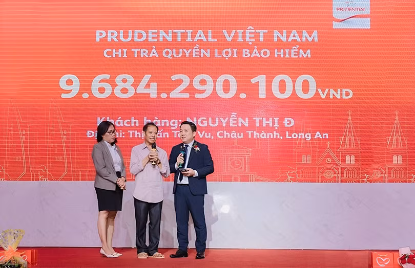 Prudential chi trả gần 9,7 tỷ đồng cho một khách hàng tại Long An