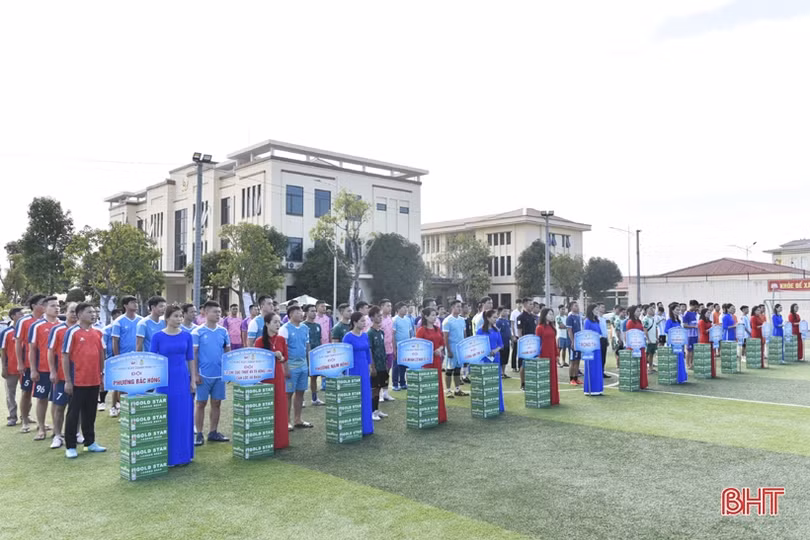 13 đội tranh tài tại Giải Bóng đá nam TX Hồng Lĩnh