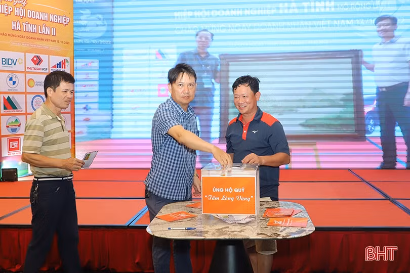 Giải Golf Hiệp hội Doanh nghiệp Hà Tĩnh huy động 100 triệu đồng ủng hộ Quỹ Tấm lòng vàng