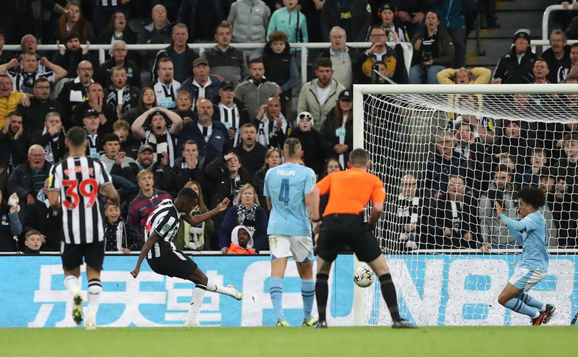 Newcastle đá bay Man City khỏi Cúp Liên đoàn Anh