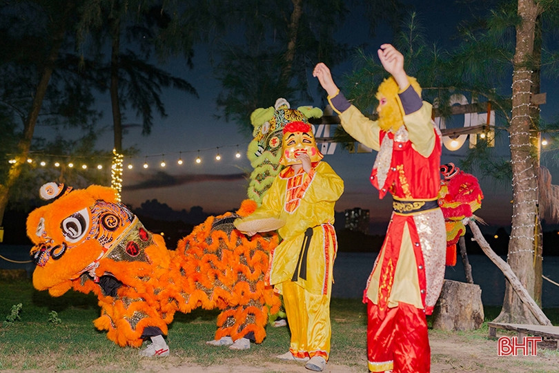 Lung linh sắc màu Trung thu trên “ốc đảo” Hồng Lam
