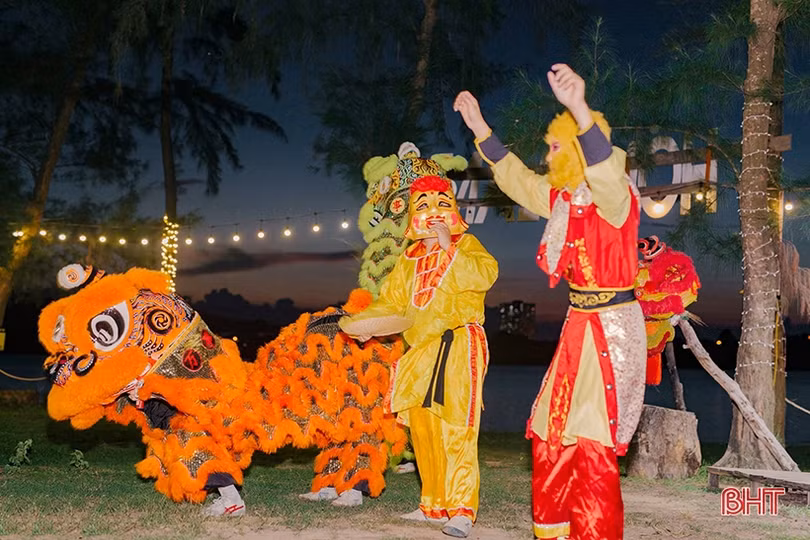 Lung linh sắc màu Trung thu trên “ốc đảo” Hồng Lam