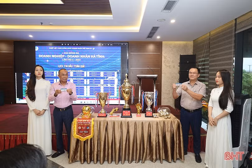 12 đội tranh cúp vô địch Giải Bóng đá Doanh nghiệp - Doanh nhân Hà Tĩnh