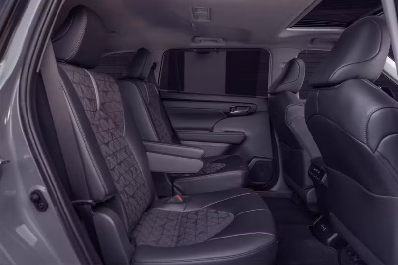 Toyota Highlander 2024 thêm phiên bản mới thể thao hơn, tăng giá bán